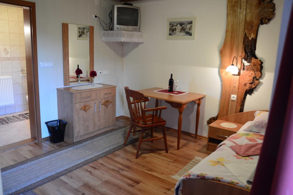 Apartmens And Rooms Sostar Cerkno Phòng bức ảnh