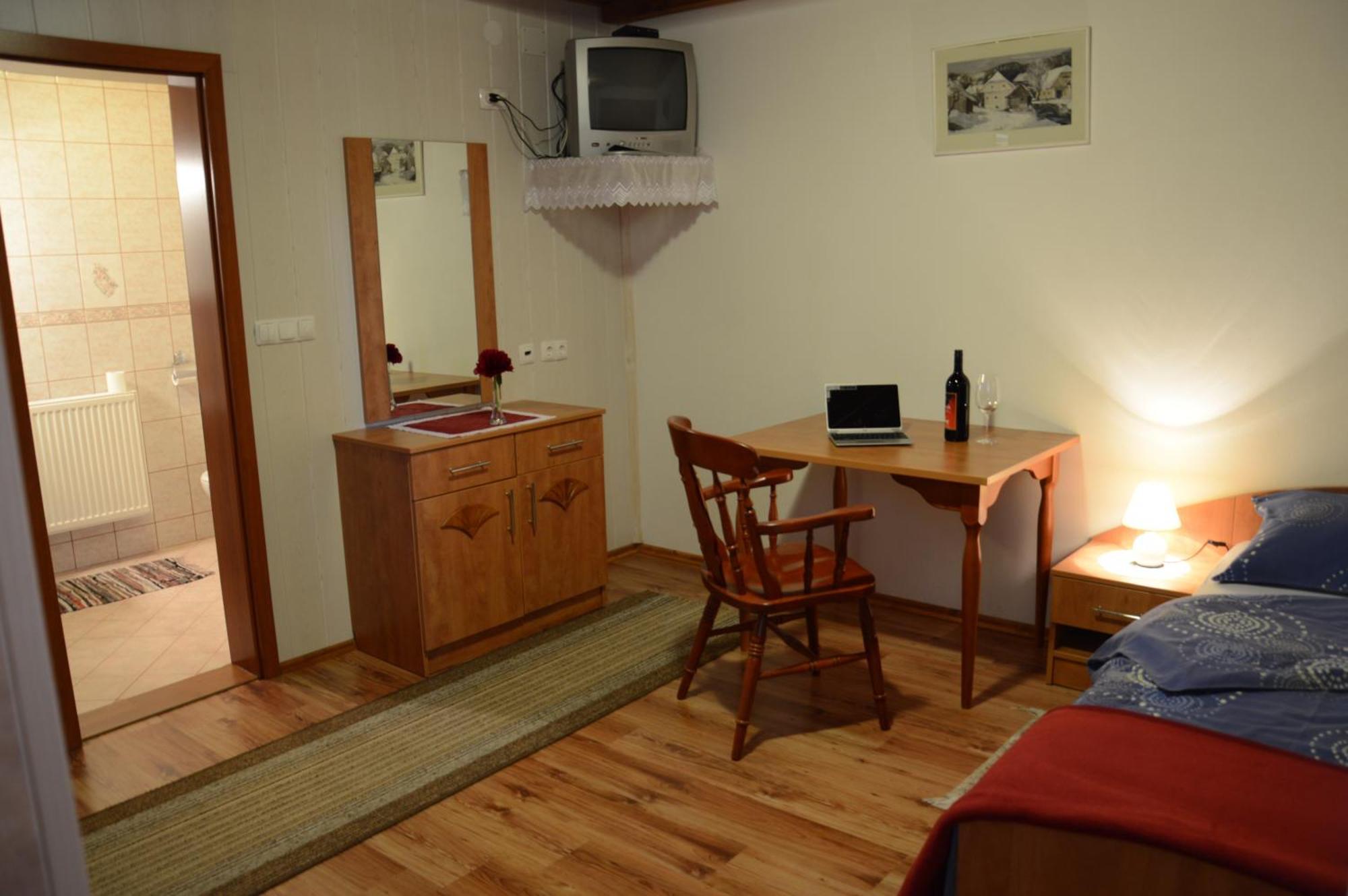 Apartmens And Rooms Sostar Cerkno Phòng bức ảnh