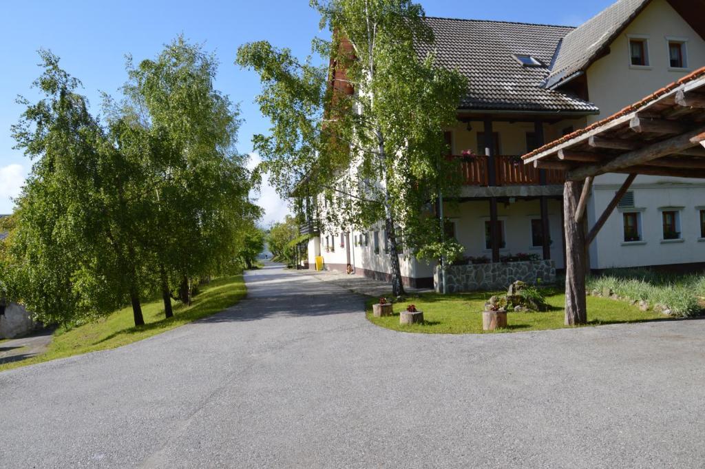 Apartmens And Rooms Sostar Cerkno Ngoại thất bức ảnh