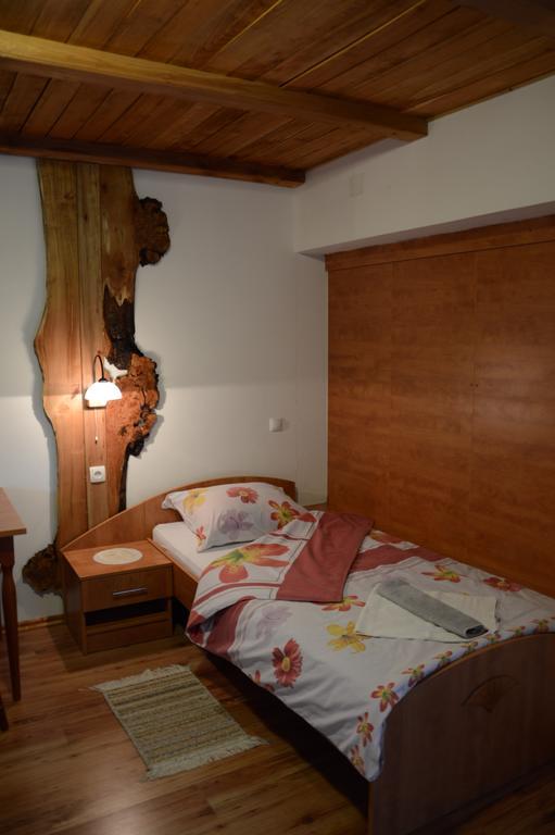 Apartmens And Rooms Sostar Cerkno Phòng bức ảnh