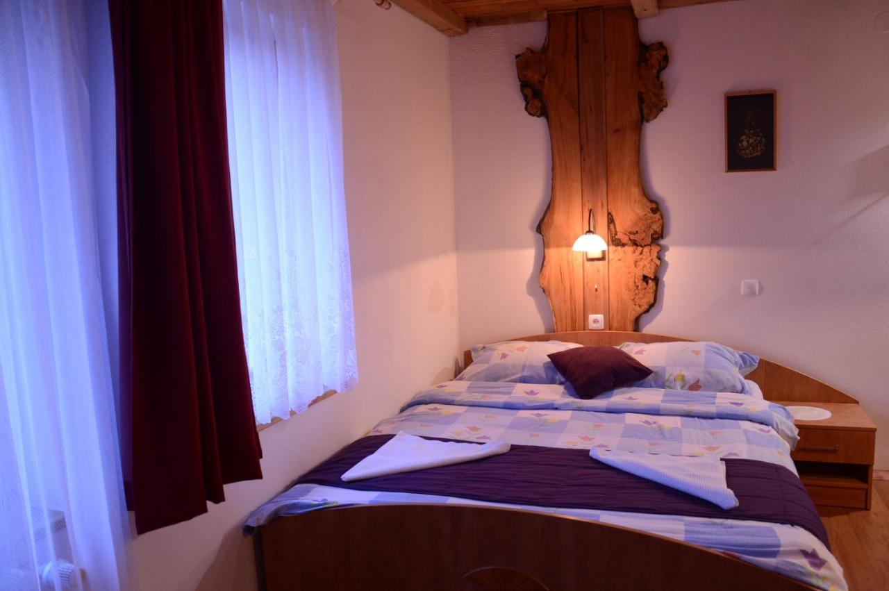 Apartmens And Rooms Sostar Cerkno Ngoại thất bức ảnh